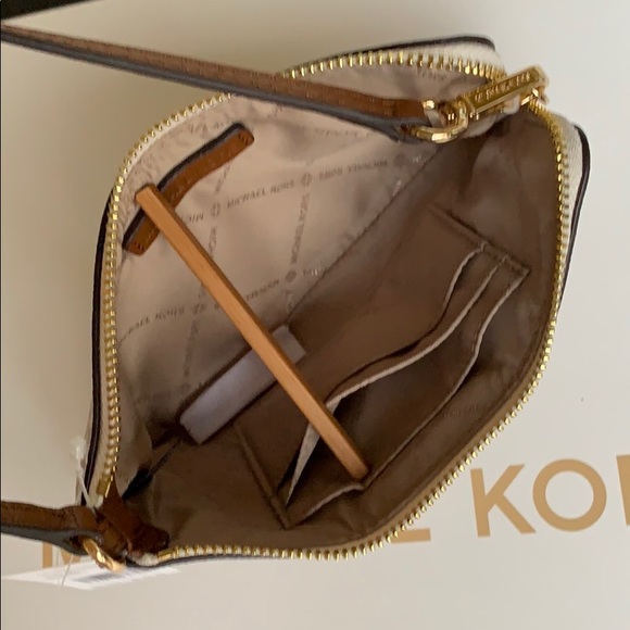 Michael Kors Jet Set Travel Lg Top Zip Wristlet - Picture 13 of 16